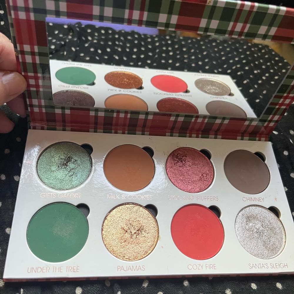 Give Me Glow Christmas Morning Palette